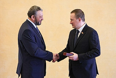 Люди разных профессий, но с общим подходом к делу. В Минске вручили госнаграды