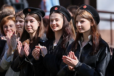 \"Строить будущее вместе\". Студенты Беларуси и России приняли участие в высадке Дерева дружбы в Минске