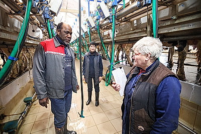 Полюбил мороз и жареную картошку. Как живет и работает в Беларуси зоотехник из Мали