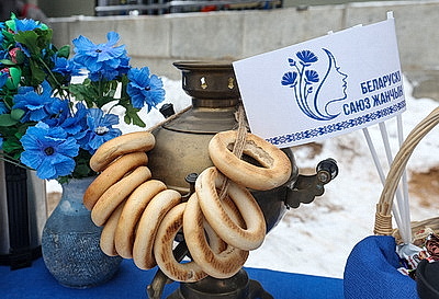 Мороз не страшен. На помощь строителям технопарка в Минске поспешил \"Васильковый патруль\" БСЖ