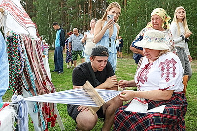 \"Споровские сенокосы\". Адреналин от косьбы и футбола на болоте