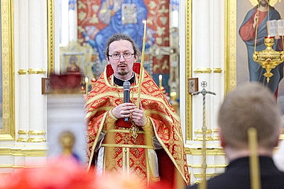 Благодатный огонь от гроба Господня доставили в Минск