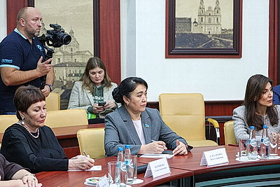 Парламентарии стран СНГ на форуме в Полоцке обменялись опытом в семейном законодательстве