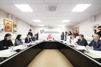 Роботический комплекс для операций запустили в МНПЦ хирургии, трансплантологии и гематологии