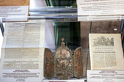 Знамя 1939 года и редкие издания. В Минске представили возвращенные исторические ценности