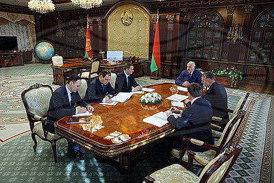 Лукашенко принял доклад Нацбанка, выступив за здоровую конкуренцию в решении важных для страны вопросов