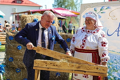 Брендовый фестиваль \"Льняная карусель\" провели в Корме