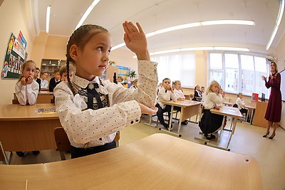 \"Школа для каждого, школа для всех\". В Минске прошли торжественные линейки ко Дню знаний