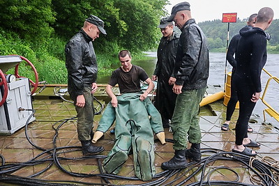 Более 50 военных водолазов принимают участие в сборах в Могилевском районе