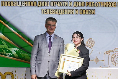 Сотрудников СМИ наградило руководство Минска