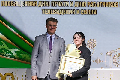 Сотрудников СМИ наградило руководство Минска