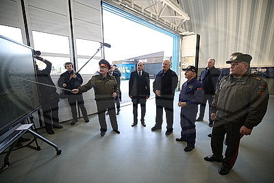 Лукашенко посетил Минский аэроклуб ДОСААФ