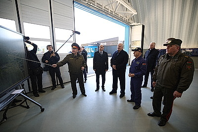 Лукашенко посетил Минский аэроклуб ДОСААФ