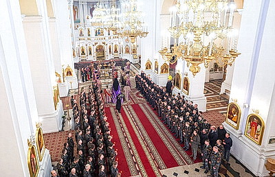 Хоругвь с ликом Александра Невского вручили отряду милиции особого назначения УВД Витебского облисполкома