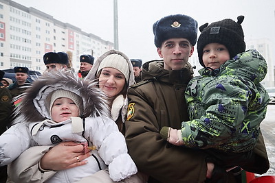 Ключи от арендных квартир получили 60 семей военнослужащих Борисовского гарнизона