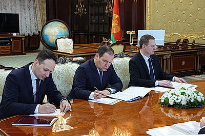 Лукашенко принял доклад Нацбанка, выступив за здоровую конкуренцию в решении важных для страны вопросов