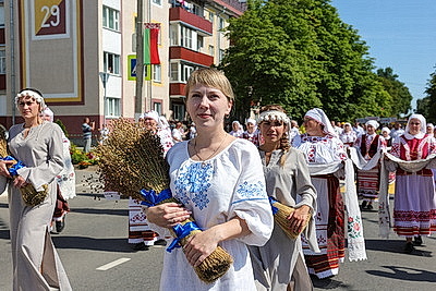 Брендовый фестиваль \"Льняная карусель\" провели в Корме