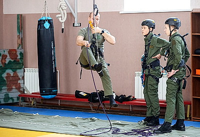 \"С первого занятия понял: здесь воспитывают силу духа, характер\". Чем увлекает гомельских ребят \"Сокол\"