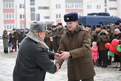 Ключи от арендных квартир получили 60 семей военнослужащих Борисовского гарнизона