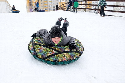 В Минске оборудованы снежные горки для зимних забав