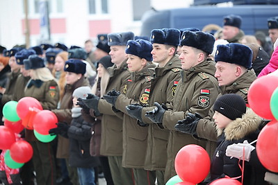 Ключи от арендных квартир получили 60 семей военнослужащих Борисовского гарнизона