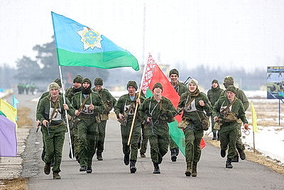 Брестские десантники пробежали марш-бросок на 5 км во время проверки боеготовности ВС