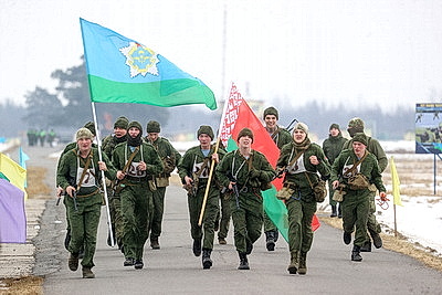 Брестские десантники пробежали марш-бросок на 5 км во время проверки боеготовности ВС