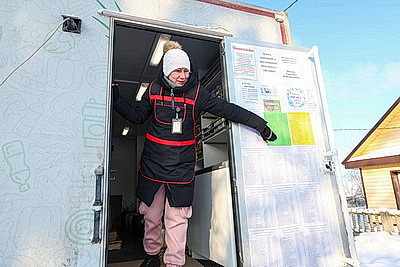 \"Давно таких зим не было\". Как в Бобруйском районе работают автолавки на селе