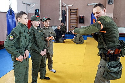 \"С первого занятия понял: здесь воспитывают силу духа, характер\". Чем увлекает гомельских ребят \"Сокол\"