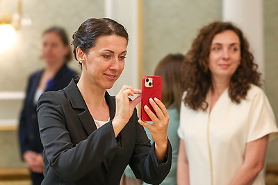 \"Мы разные, но мы едины\". Экскурсия во Дворец Независимости дала старт новому проекту Белорусского союза женщин