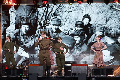Праздничный концерт \"Дорогами Победы!\" проходит у Дворца спорта