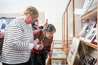 \"Рукописи и фронтовые переписки\". Что можно увидеть на выставке к 105-летию со дня рождения Ивана Мележа в Минске