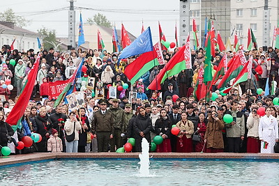 Праздничный Витебск. Жители и гости города празднуют День Победы