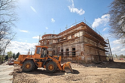 Парковая зона во дворцовом стиле и стена из бутового камня. Какой будет усадьба Потоцких после реконструкции