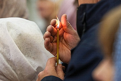 Благодатный огонь от гроба Господня доставили в Минск