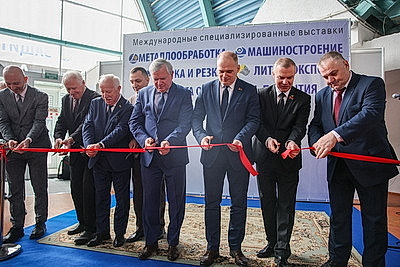 От огнезащитных материалов до роботов. В Минске представили передовые технологии в промышленности