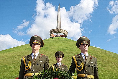 Символ мужества и гордости народа. Торжества по случаю Дня Независимости проходят на Кургане Славы