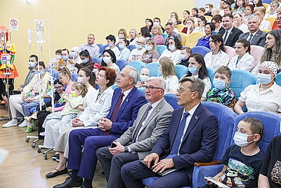 Сергеенко посетил РНПЦ детской онкологии, гематологии и иммунологии