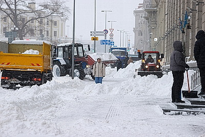 В Минске более 180 единиц техники и свыше 1,5 тысячи человек ликвидируют последствия снегопада
