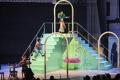 Театр \"Школа драматического искусства\" представил на \"M.@rt.контакт\" спектакль \"Дядюшкин сон\"