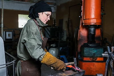Расширяя границы возможного. Женщина-кузнец превращает металл в произведения искусства