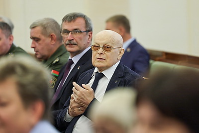 Выставка о подвиге советских летчиков в ВОВ открылась в фойе Овального зала Дома правительства