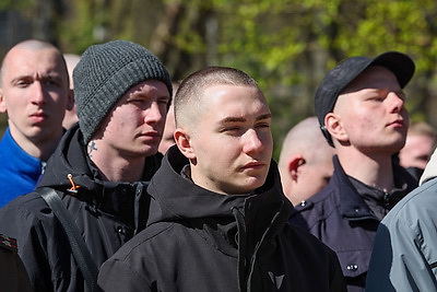 Торжественная отправка новобранцев на срочную военную службу прошла в Минске и регионах Беларуси