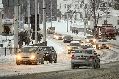 Морозный зимний день: снегопад не повод сидеть дома для активных жителей