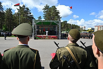 Лукашенко принял участие в церемонии приведения к военной присяге в Борисовском районе