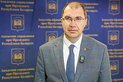 \"Нам есть чему учиться\". Председатель ЦИК Кыргызстана о работе с населением в Беларуси