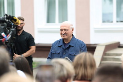 Торговля на селе и перспективы БелОМО. Лукашенко посетил Вилейский район