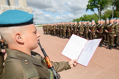 Около 10 тыс. новобранцев приняли военную присягу в Вооруженных Силах Беларуси