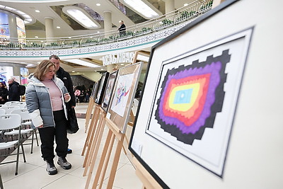 Выставку картин паралимпийцев представили в ходе проекта \"Другая глубина\" в Минске