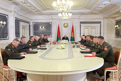 Лукашенко собрал совещание с силовиками. Тема - итоги проверки одной из бригад внутренних войск